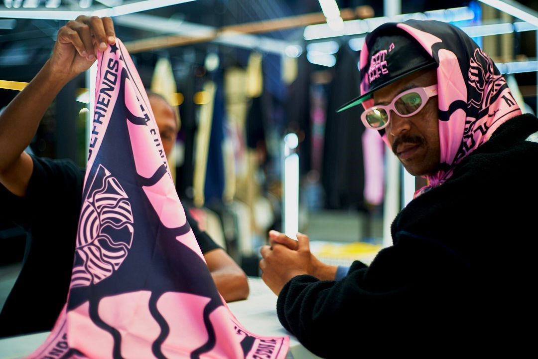 CLOSE FRIENDS SCARF / HEADPIECE